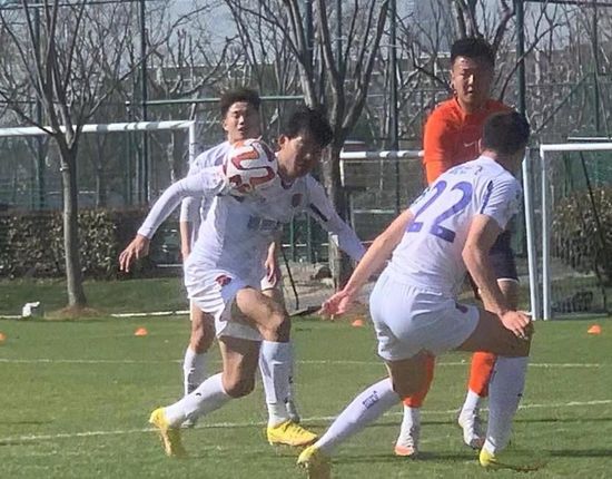 扇乳抽打虐臀调教室h男男